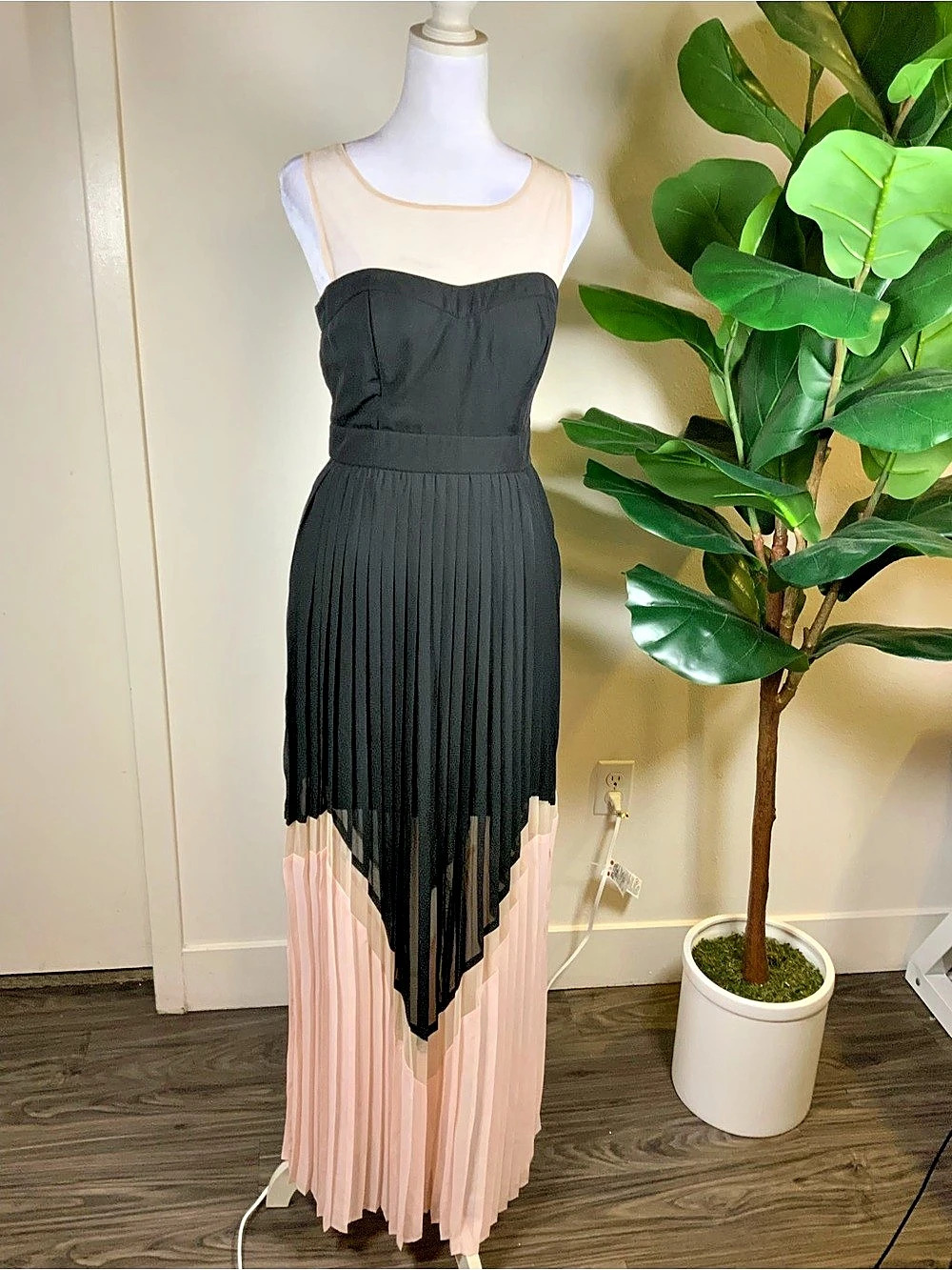 Jessica Simpson Color Block Pleated Maxi Dress